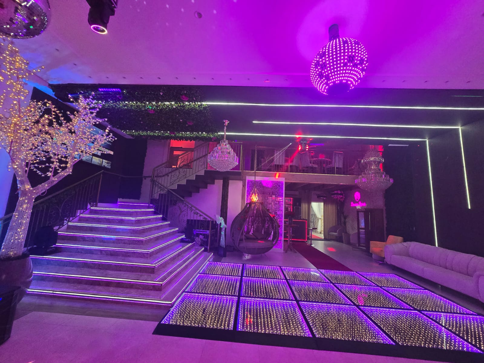 Escadaria iluminada Divine Rosè